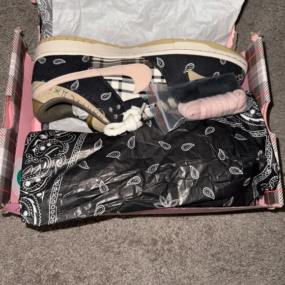 Size 13 - Nike Dunk Low Premium QS SB x Travis Scott Cactus Jack - Picture 2 of 5